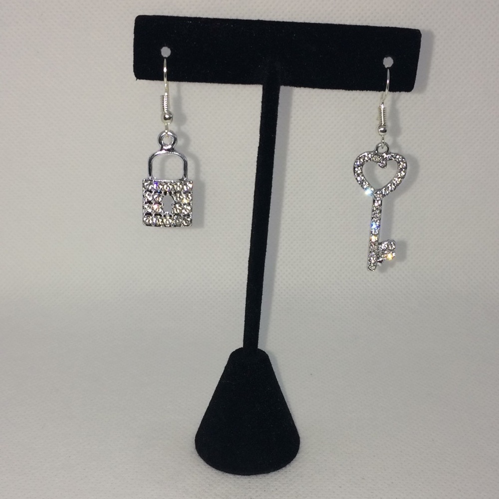 Sale!!Silvertone Rhinestone Lock&Key Earrings - Picture 2 of 3